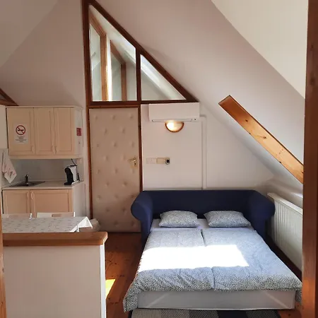 Mon-csa Apartman *